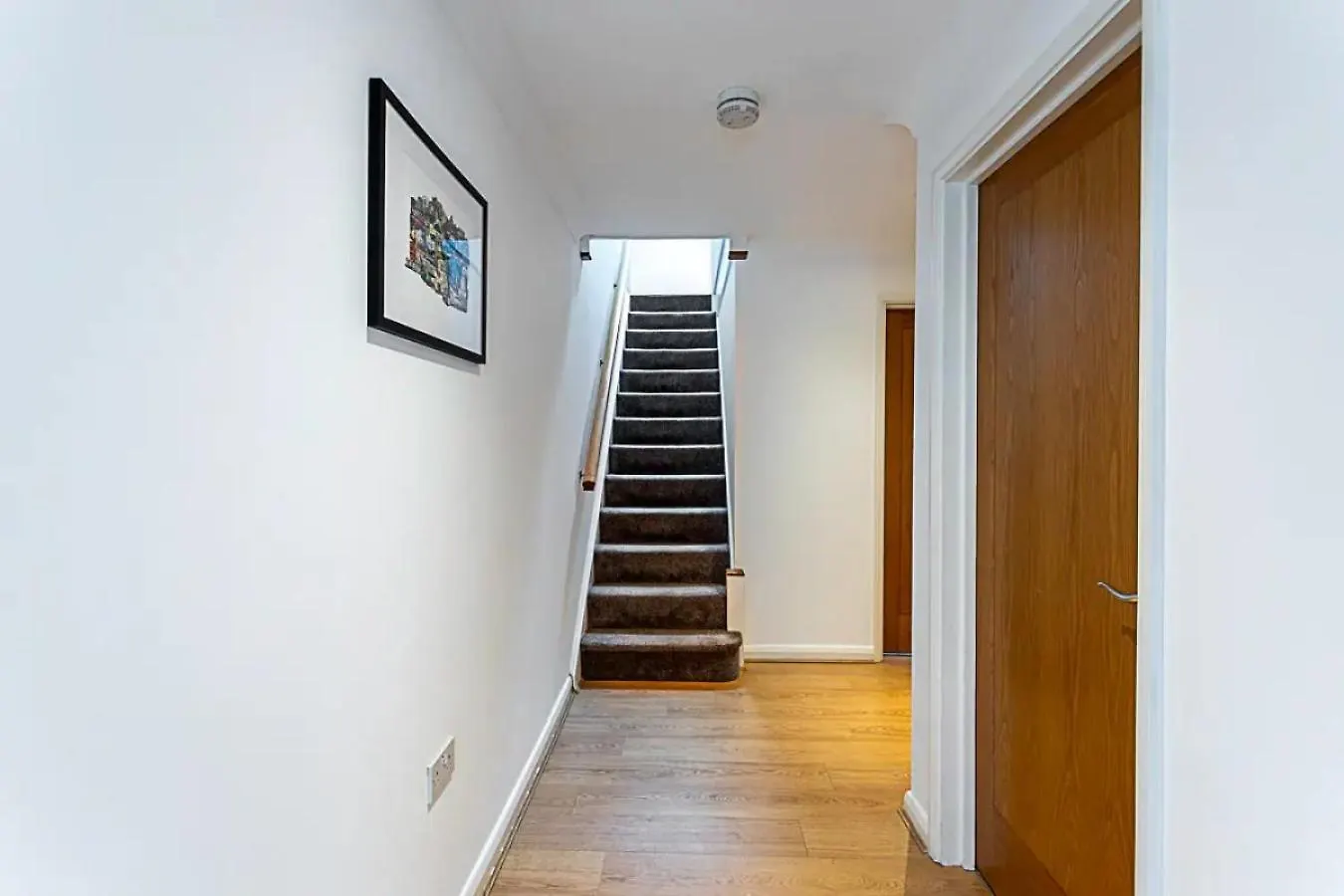 Light And Airy Upside Down House In Hackney Villa London 0*,