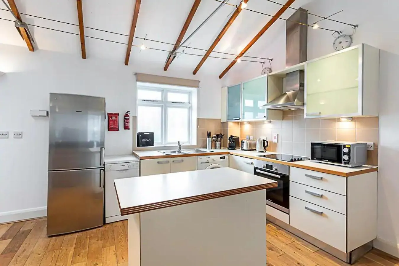 Light And Airy Upside Down House In Hackney Villa London
