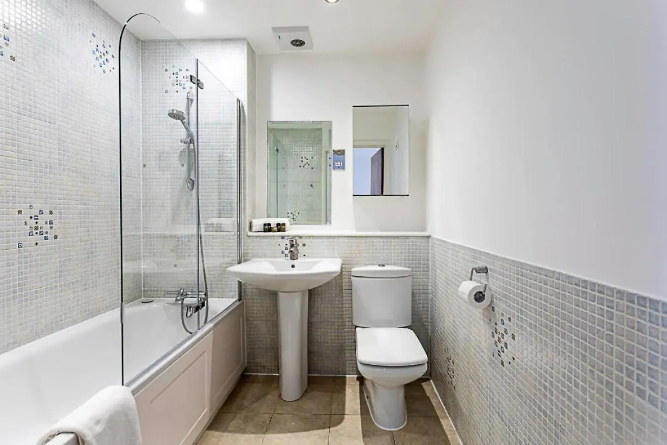 Light And Airy Upside Down House In Hackney Villa London 0*,  United Kingdom