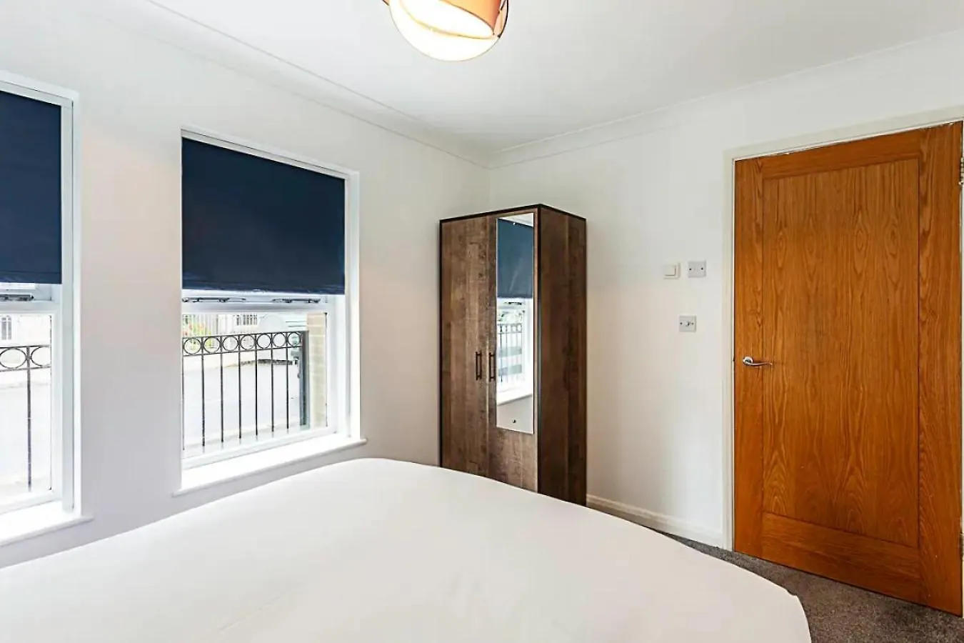 Light And Airy Upside Down House In Hackney Villa London